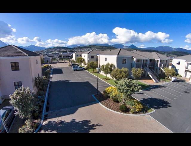 2 BEDROOM APARTMENT FOR SALE IN SOMERSET WEST